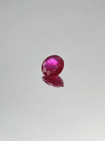 Rubiini 9 mm / 3,3 ct pyöreä todistuksella