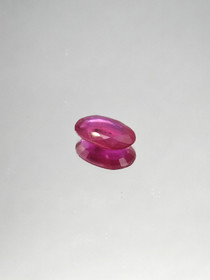 Rubiini 12 x 8 mm / 3,8 ct oval todistuksella