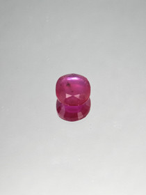 Rubiini 12 x 8 mm / 3,8 ct oval todistuksella
