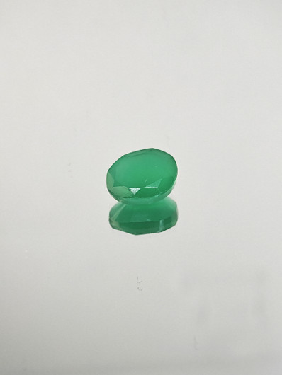 Chrysoprase 3,8 ct oval