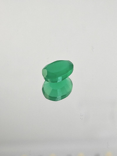 Chrysoprase 3,8 ct oval