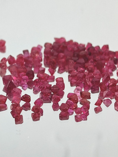 rough stones 1ct Spinel lot ( 4 - 1 mm  ) ruby red from Burma