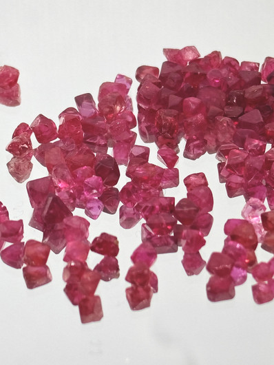 rough stones 1ct Spinel lot ( 4 - 1 mm  ) ruby red from Burma