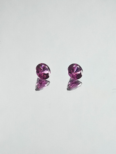Rodolite Garnet pair 5 x 3 mm / 2 x 0,6 ct round