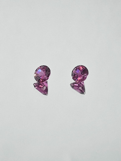 Rodolite Garnet pair 5 x 3 mm / 2 x 0,6 ct round