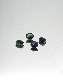 Luonnon safiiri erä ( 5 x 4 x 2 mm \ 0,4 ct ) ovaali