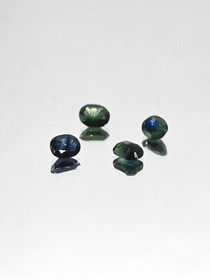 Luonnon safiiri erä ( 5 x 4 x 2 mm \ 0,4 ct ) ovaali