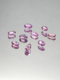 Luonnon safiiri erä ( 4 x 3-2 x 1 mm \ 0,18 ct ) ovaali