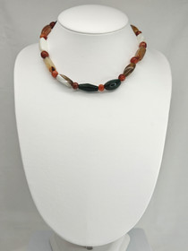 Vintage kaulakoru kivillä