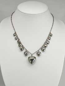 Vintage kaulakoru sydän riipuksilla