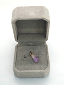 Vintage riipus ametistilla