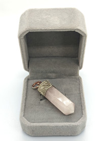 Vintage riipus ruusu kvartsilla