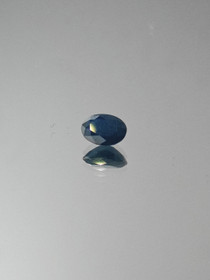 Luonnon safiiri 0,6 ct ovaali