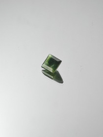 Luonnon safiiri 0,8 ct suorakaide