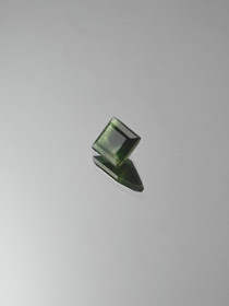 Luonnon safiiri 0,8 ct suorakaide