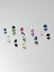 Luonnon safiiri erä ( 1.9 - 1.5 mm \ 0,02 ct ) pyöreä