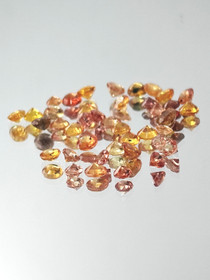 Luonnon safiiri erä ( 3 - 2 mm \ 0,10 ct ) pyöreä