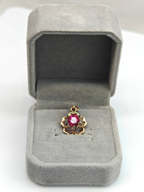 Vintage gold pendant with synt.ruby