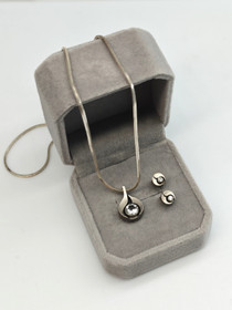 Vintage silver quartz set of pendant with chain and earrings