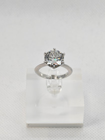 Hopeinen sormus 5 ct moissaniitilla