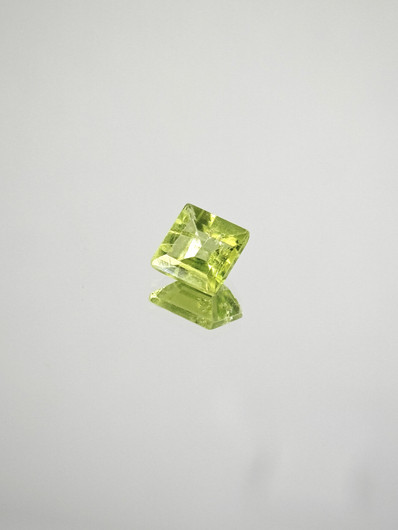 Peridot 1 ct princess