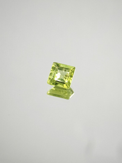 Peridot 1 ct princess