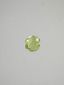 Peridot 0,6 ct oval