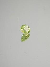 Peridot 0,6 ct oval