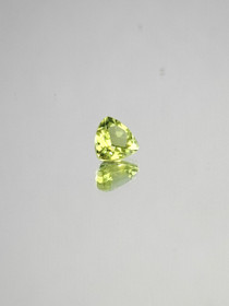 Peridot 0,8 ct triangle