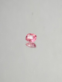 Spinel 0,3 ct cushion