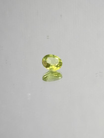 Peridot 0,6 ct oval