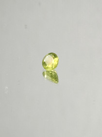 Peridot 0,6 ct oval