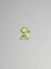 Peridot 0,6 ct oval