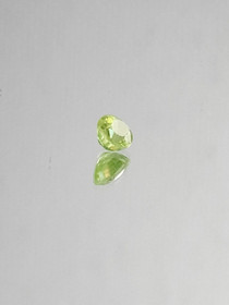 Peridot 0,6 ct oval