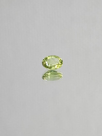 Peridot 0,4 ct oval
