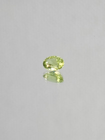 Peridot 0,4 ct oval