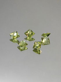 Peridot lot ( 4 mm \ 0,3 ct ) princess