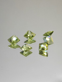 Peridot lot ( 4 mm \ 0,3 ct ) princess