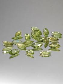 Peridot lot ( 8-7 x 4-3 mm \ 0,39 ct ) marquise