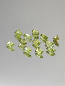 Peridot lot ( 5 x 3 mm \ 0,3 ct ) emerald