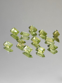 Peridot lot ( 5 x 3 mm \ 0,3 ct ) emerald