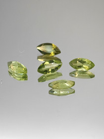 Peridot lot ( 8 x 4 mm \ 0,6 ct ) marquise