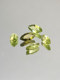 Peridot lot ( 8 x 4 mm \ 0,6 ct ) marquise