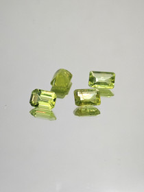 Peridot lot ( 7 x 5 mm \ 1 ct ) emerald