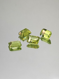 Peridot lot ( 7 x 5 mm \ 1 ct ) emerald