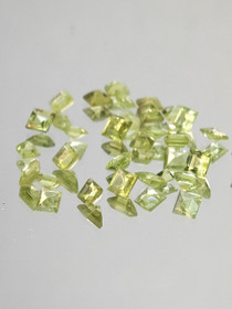 Peridot lot ( 3 x 2 mm \ 0,16 ct ) princess