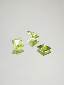 Peridot lot ( 5-4 mm \ 0,6 ct ) princess