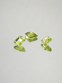 Peridot lot ( 5-4 mm \ 0,6 ct ) princess