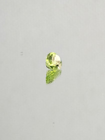 Peridot 0,9 ct oval