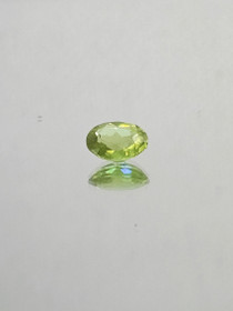 Peridot 1,5 ct oval